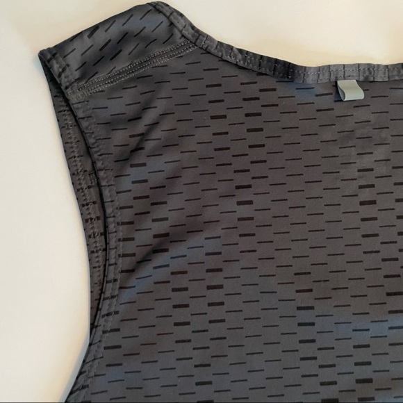 Nike gray woman’s dri-fit tank.  Size Medium. - Picture 11 of 15